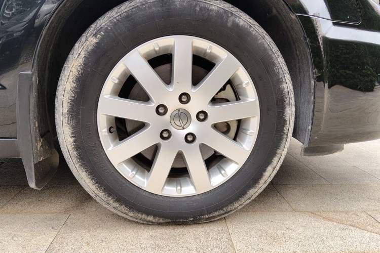 Used Chrysler Grand Voyager 2013 3.6L Luxury Edition Right Front Wheel Hub