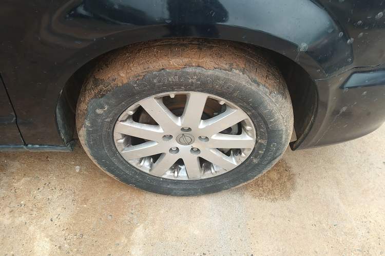 Used Chrysler Grand Voyager 2013 3.6L Luxury Edition Right Front Wheel Hub