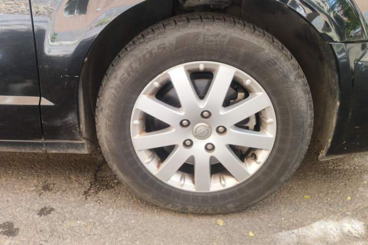 Used Chrysler Grand Voyager 2013 3.6L Luxury Edition Right Front Wheel Hub