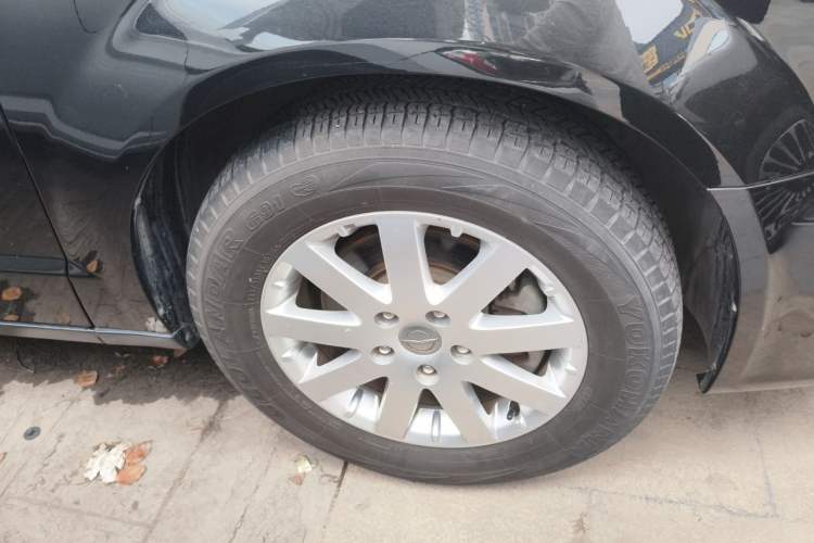Used Chrysler Grand Voyager 2013 3.6L Luxury Edition Right Front Wheel Hub