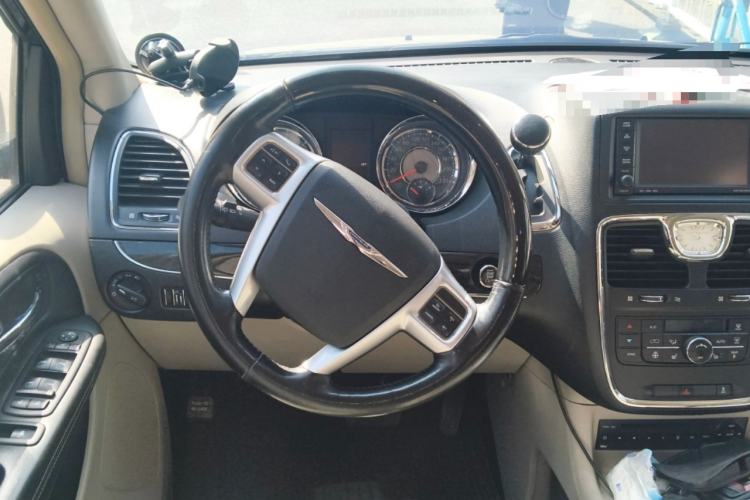 Used Chrysler Grand Voyager 2013 3.6L Luxury Edition Steering Wheel