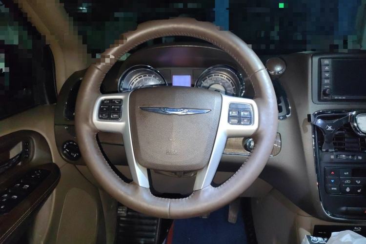 Used Chrysler Grand Voyager 2013 3.6L Luxury Edition Steering Wheel