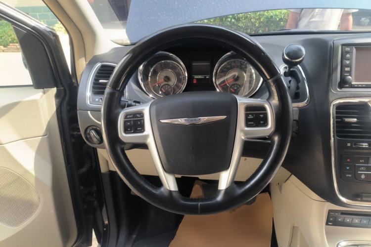 Used Chrysler Grand Voyager 2013 3.6L Luxury Edition Steering Wheel