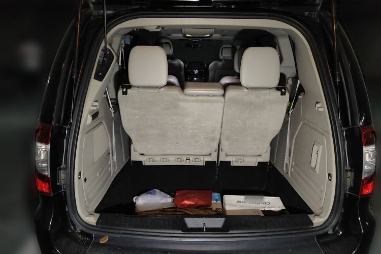 Used Chrysler Grand Voyager 2013 3.6L Luxury Edition Trunk