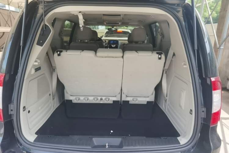 Used Chrysler Grand Voyager 2013 3.6L Luxury Edition Trunk