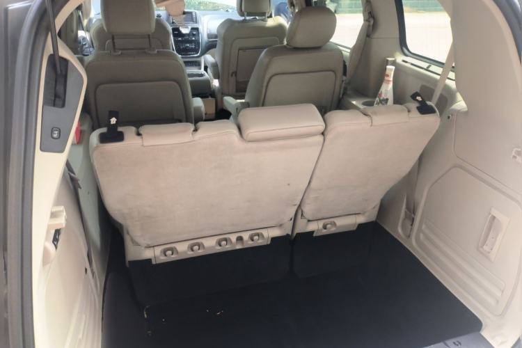 Used Chrysler Grand Voyager 2013 3.6L Luxury Edition Trunk