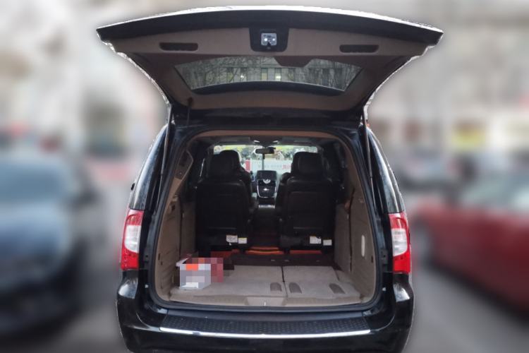 Used Chrysler Grand Voyager 2013 3.6L Luxury Edition Trunk