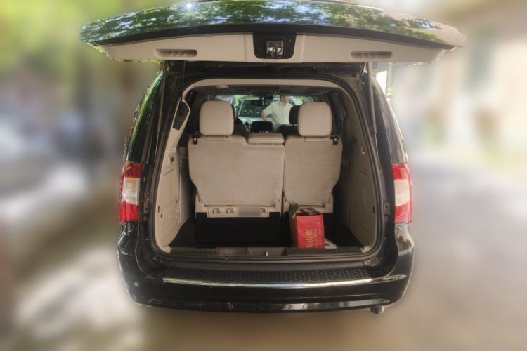 Used Chrysler Grand Voyager 2013 3.6L Luxury Edition Trunk