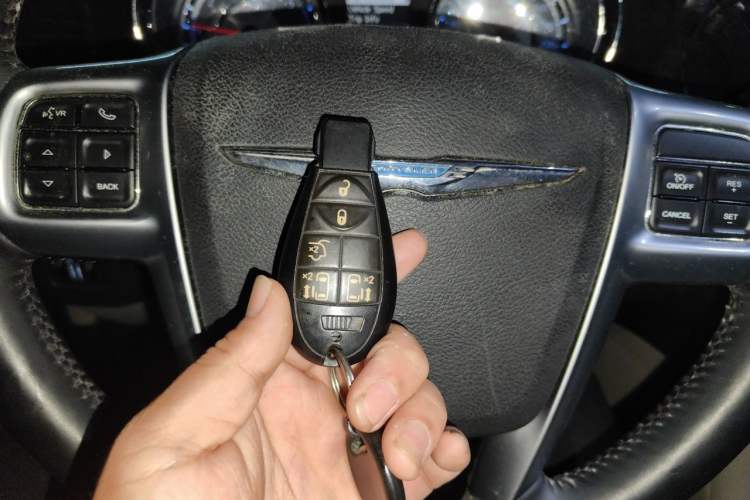 Used Chrysler Grand Voyager 2013 3.6L Luxury Edition Vehicle Key