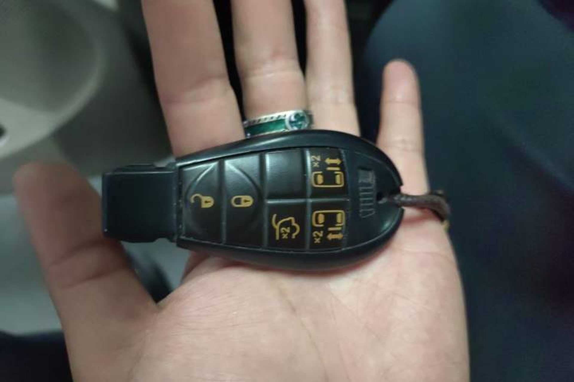 Used Chrysler Grand Voyager 2013 3.6L Luxury Edition Vehicle Key