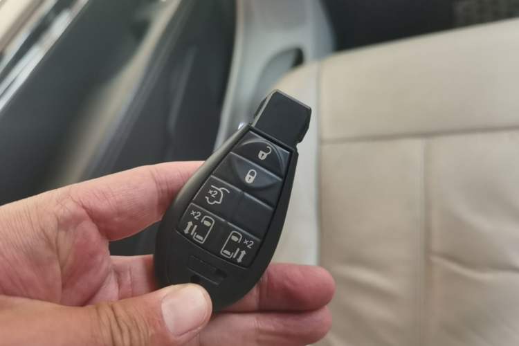 Used Chrysler Grand Voyager 2013 3.6L Luxury Edition Vehicle Key