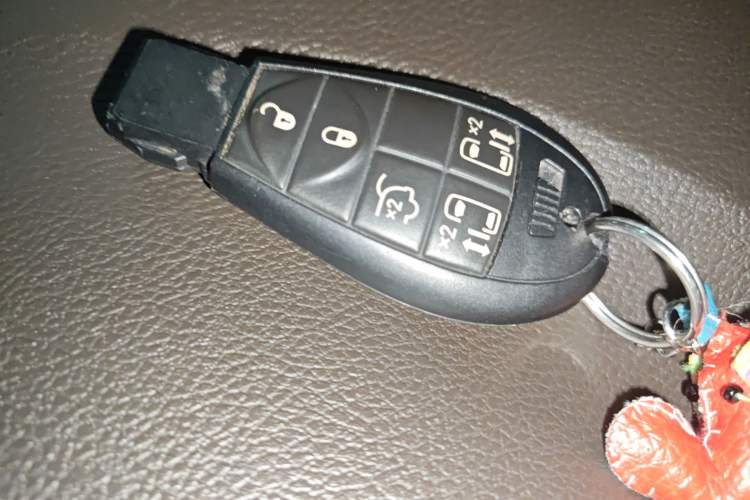 Used Chrysler Grand Voyager 2013 3.6L Luxury Edition Vehicle Key