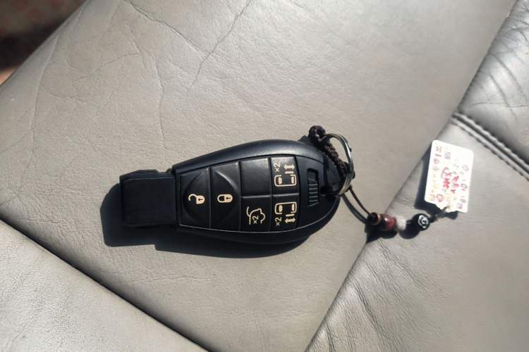 Used Chrysler Grand Voyager 2013 3.6L Luxury Edition Vehicle Key