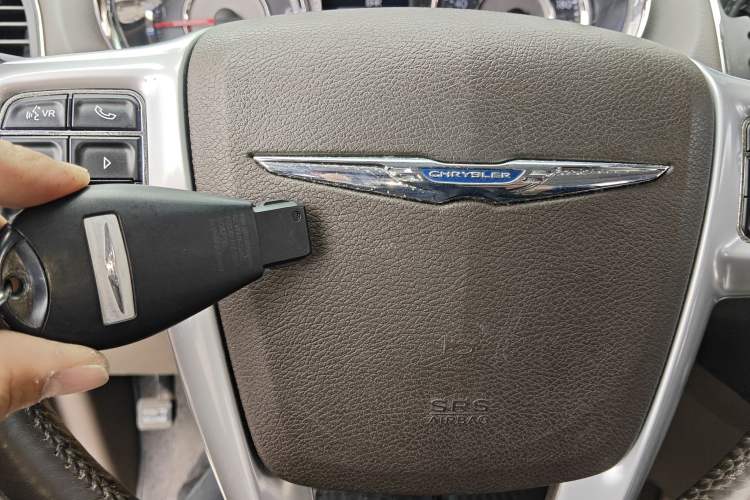 Used Chrysler Grand Voyager 2013 3.6L Luxury Edition Vehicle Key