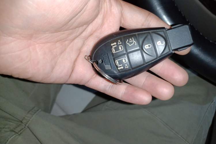 Used Chrysler Grand Voyager 2013 3.6L Luxury Edition Vehicle Key