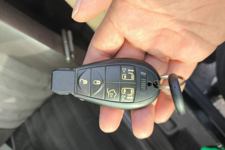 Used Chrysler Grand Voyager 2013 3.6L Luxury Edition Vehicle Key