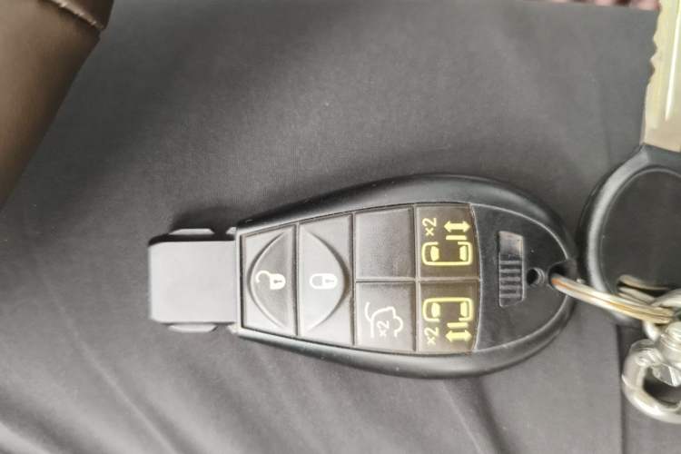 Used Chrysler Grand Voyager 2013 3.6L Luxury Edition Vehicle Key