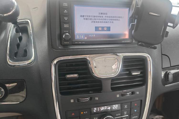 Used Chrysler Grand Voyager 2013 3.6L Luxury Edition Audio And AC Panel