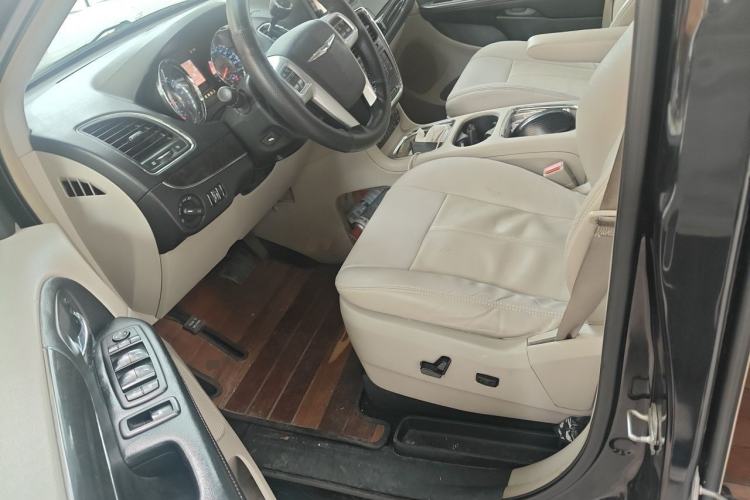 Used Chrysler Grand Voyager 2013 3.6L Luxury Edition Driver Seat
