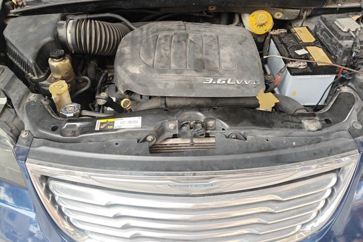 Used Chrysler Grand Voyager 2013 3.6L Luxury Edition Engine Bay