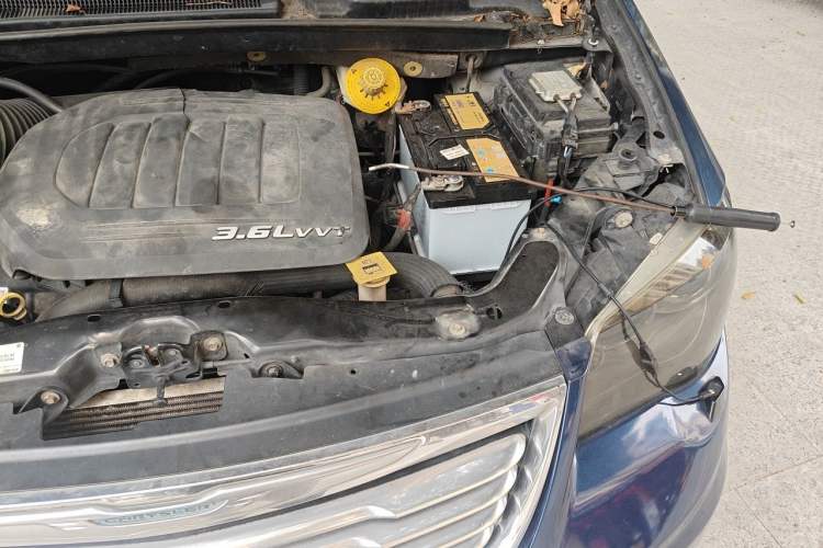Used Chrysler Grand Voyager 2013 3.6L Luxury Edition Engine Bay Left