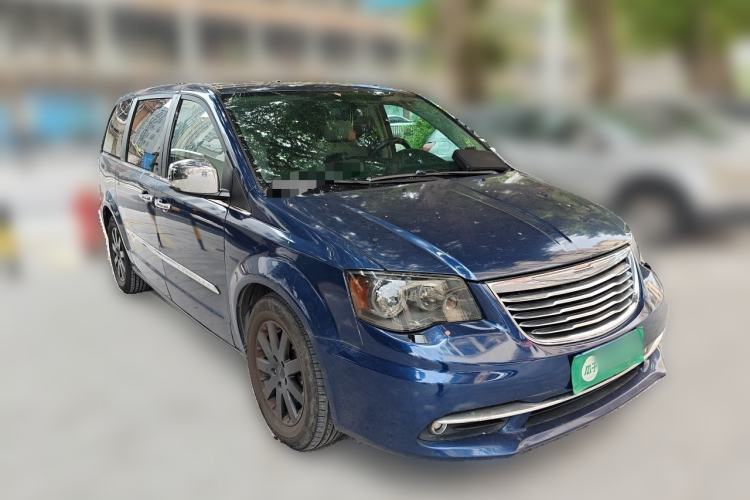 Used Chrysler Grand Voyager 2013 3.6L Luxury Edition Front Right 45 Deg