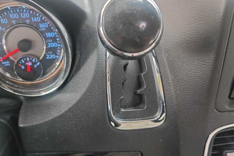 Used Chrysler Grand Voyager 2013 3.6L Luxury Edition Gear Lever