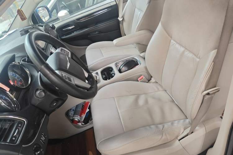 Used Chrysler Grand Voyager 2013 3.6L Luxury Edition Left Front Seat
