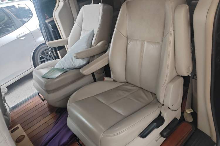Used Chrysler Grand Voyager 2013 3.6L Luxury Edition Left Rear Seat