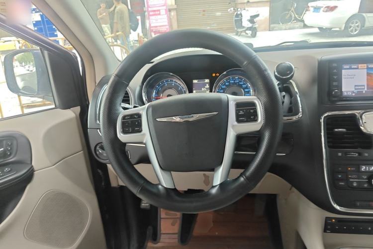 Used Chrysler Grand Voyager 2013 3.6L Luxury Edition Steering Wheel
