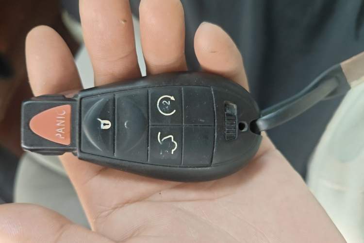 Used Chrysler Grand Voyager 2013 3.6L Luxury Edition Vehicle Key