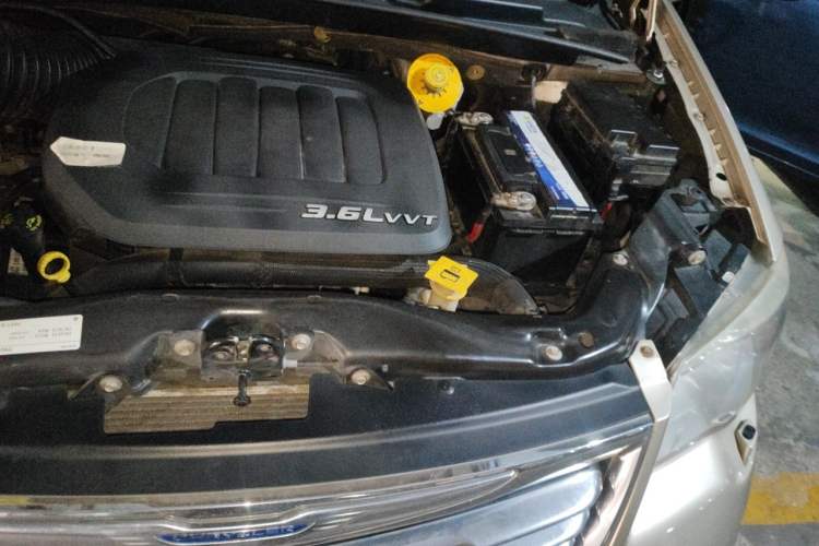 Used Chrysler Grand Voyager 2013 3.6L Luxury Edition Engine Bay Left