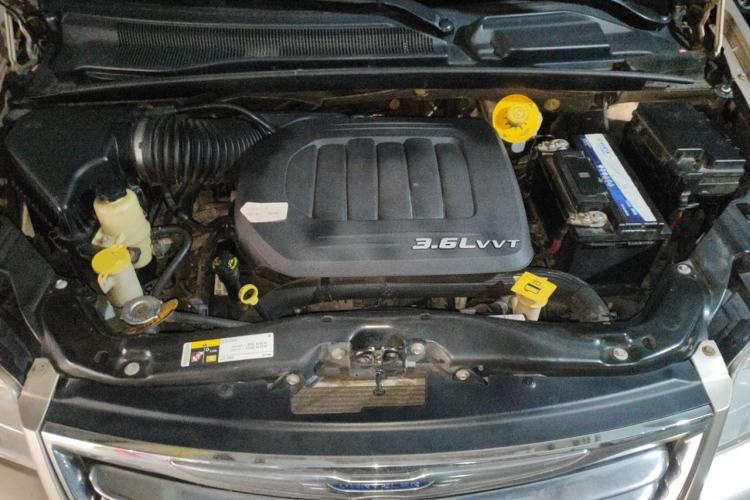Used Chrysler Grand Voyager 2013 3.6L Luxury Edition Engine Bay