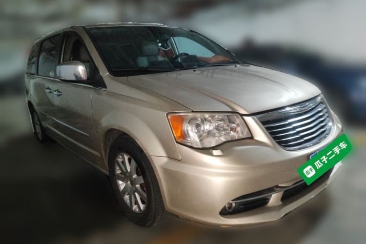 Used Chrysler Grand Voyager 2013 3.6L Luxury Edition Front Right 45 Deg