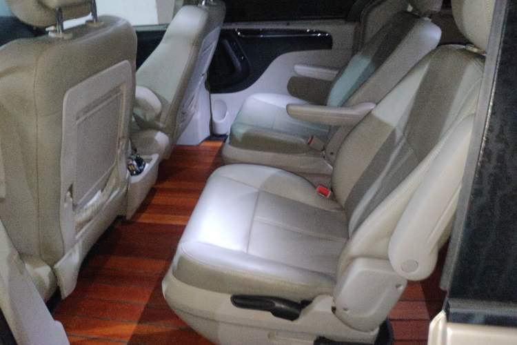 Used Chrysler Grand Voyager 2013 3.6L Luxury Edition Left Rear Seat