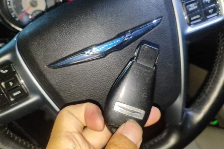 Used Chrysler Grand Voyager 2013 3.6L Luxury Edition Vehicle Key