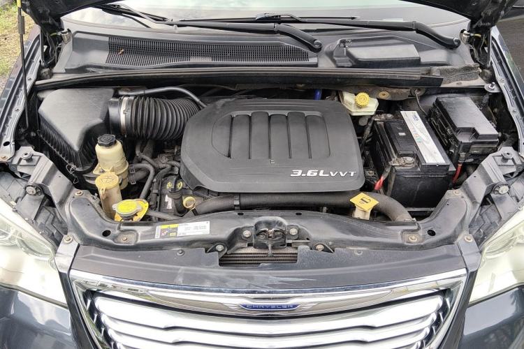 Used Chrysler Grand Voyager 2013 3.6L Luxury Edition Engine Bay