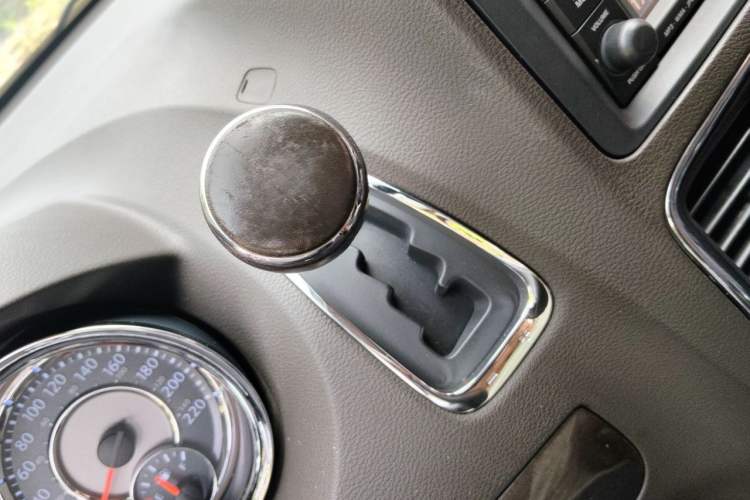 Used Chrysler Grand Voyager 2013 3.6L Luxury Edition Gear Lever