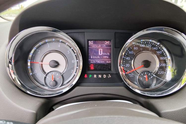 Used Chrysler Grand Voyager 2013 3.6L Luxury Edition Instrument Cluster