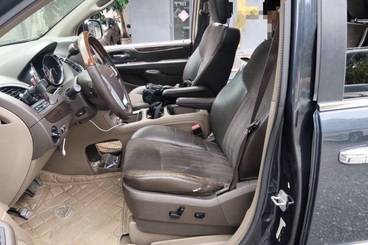 Used Chrysler Grand Voyager 2013 3.6L Luxury Edition Left Front Seat