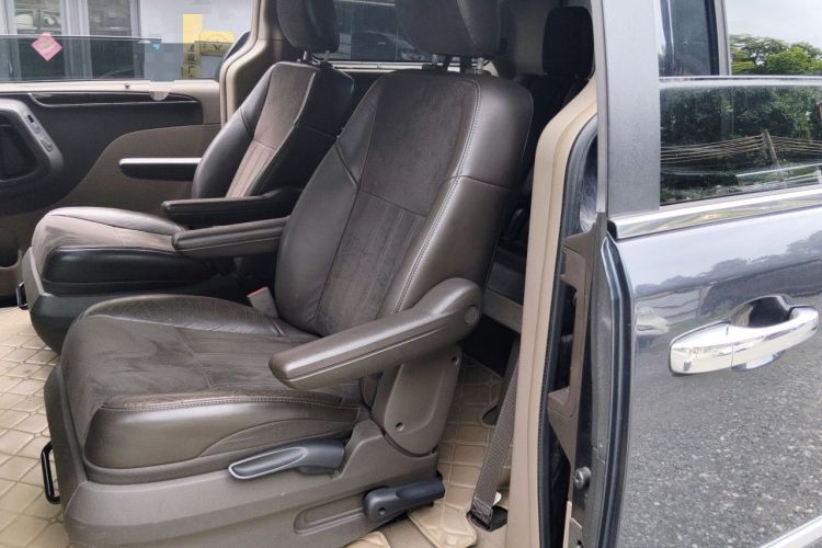 Used Chrysler Grand Voyager 2013 3.6L Luxury Edition Left Rear Seat