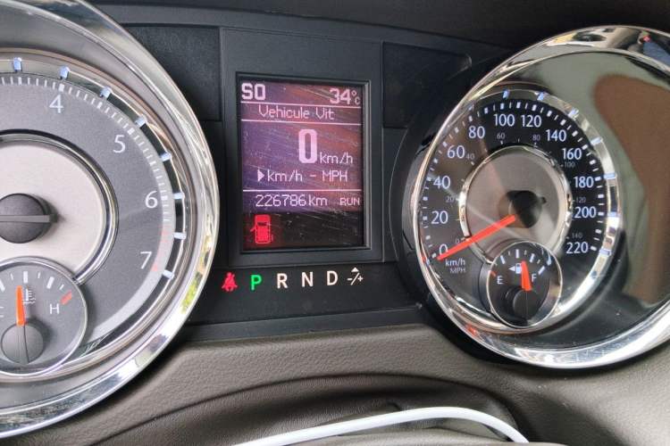 Used Chrysler Grand Voyager 2013 3.6L Luxury Edition Odometer Close Up