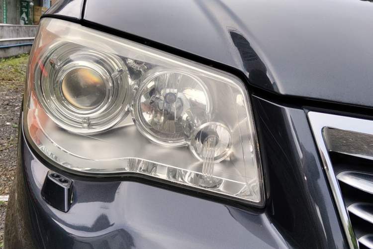 Used Chrysler Grand Voyager 2013 3.6L Luxury Edition Right Front Headlight