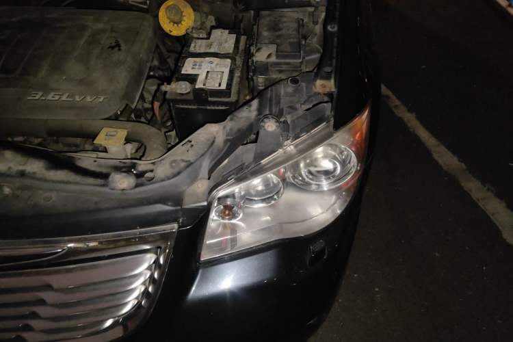 Used Chrysler Grand Voyager 2013 3.6L Luxury Edition Engine Bay Left