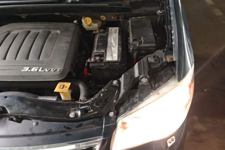 Used Chrysler Grand Voyager 2013 3.6L Luxury Edition Engine Bay Left