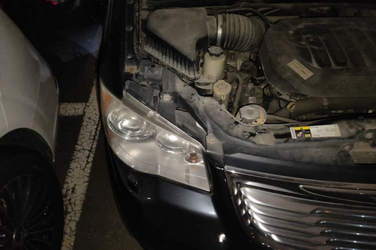 Used Chrysler Grand Voyager 2013 3.6L Luxury Edition Engine Bay Right