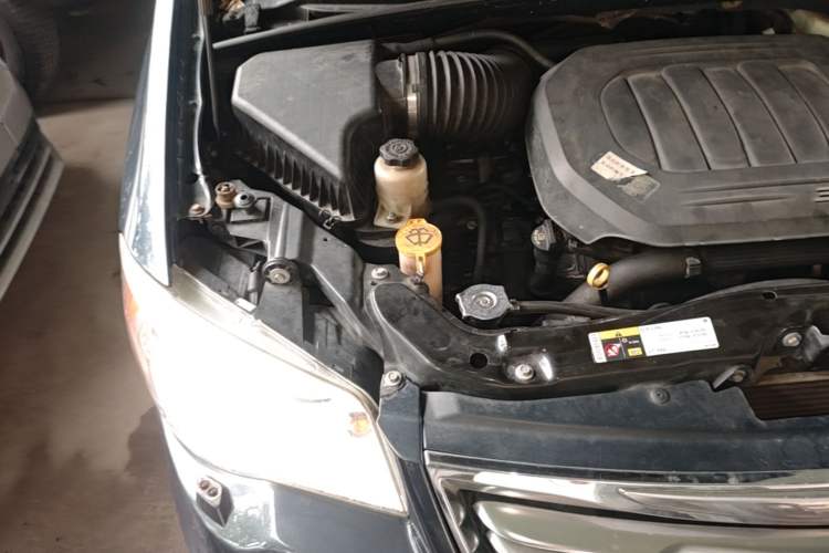 Used Chrysler Grand Voyager 2013 3.6L Luxury Edition Engine Bay Right