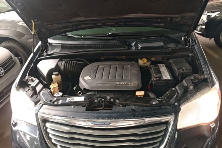 Used Chrysler Grand Voyager 2013 3.6L Luxury Edition Engine Bay