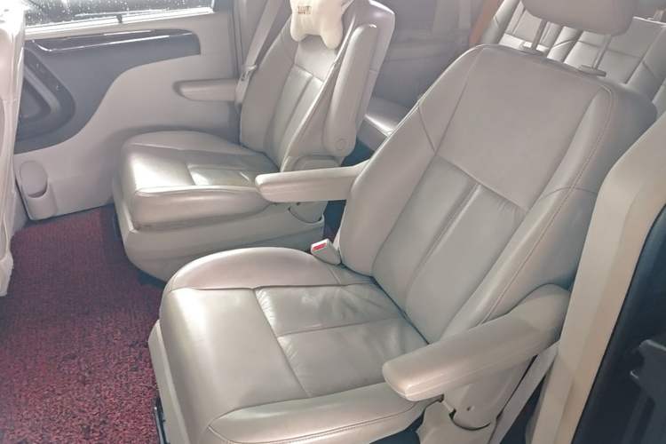Used Chrysler Grand Voyager 2013 3.6L Luxury Edition Left Rear Seat