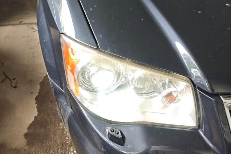Used Chrysler Grand Voyager 2013 3.6L Luxury Edition Right Front Headlight